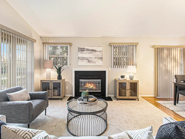 222 Commons Ct, Saline, MI 48176