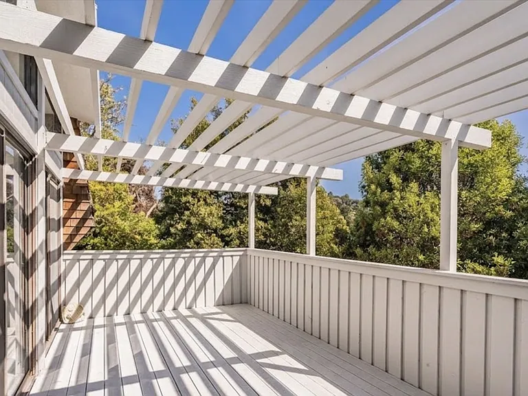 141 Knollwood Dr — Photo 2