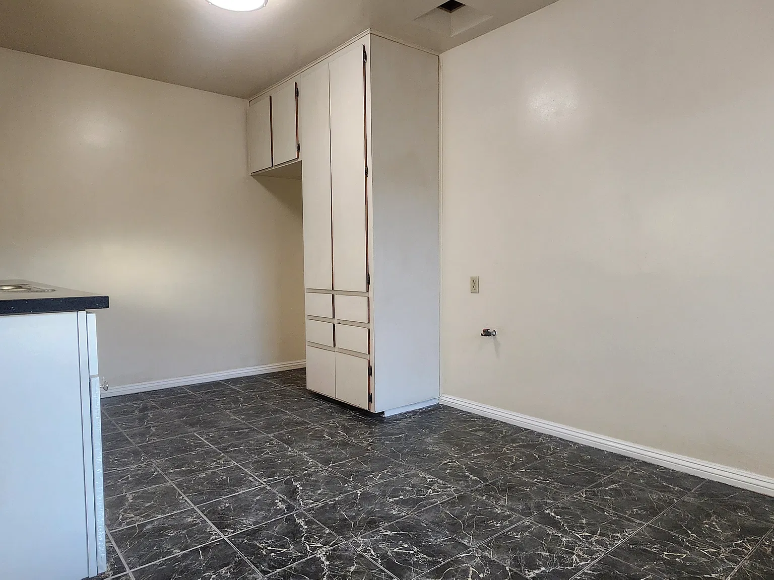 2 bed, 900 sqft, $2,300 — Photo 4