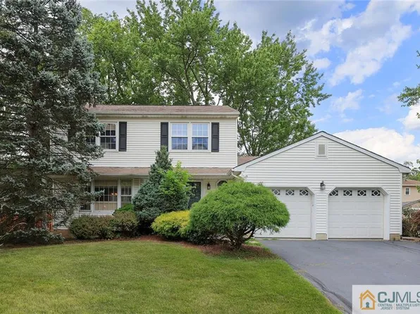 19 Dogwood Dr, North Brunswick, NJ 08902