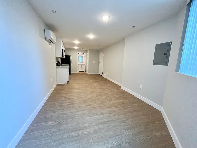 747 Gayley Ave — Photo 11