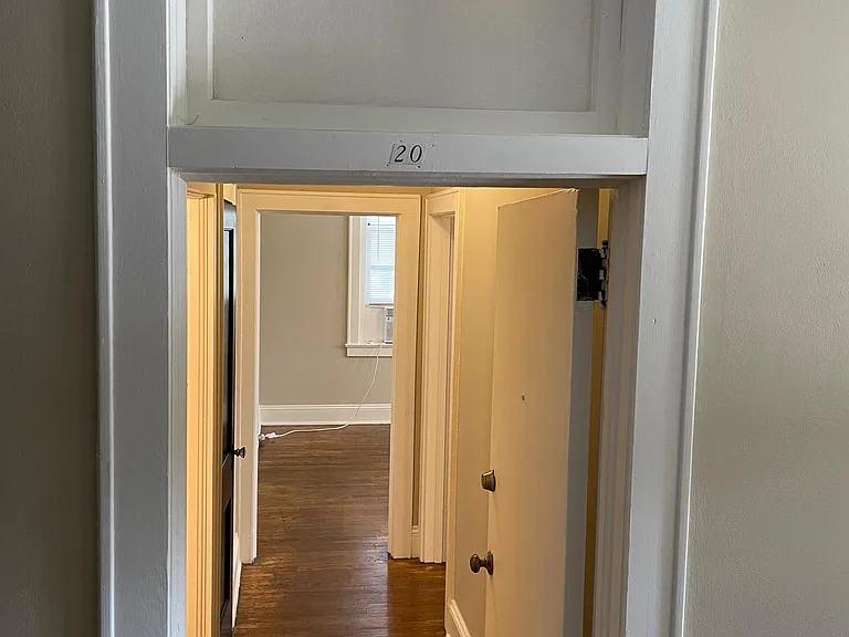 1712 Hampton Blvd #20 — Photo 3