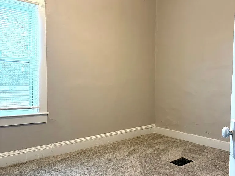 24 Blaine St — Photo 2