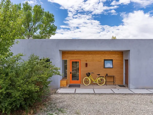 1713A Montano St, Santa Fe, NM 87505