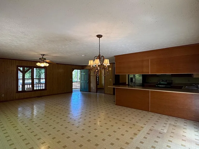 573 Ellis Rd — Photo 7