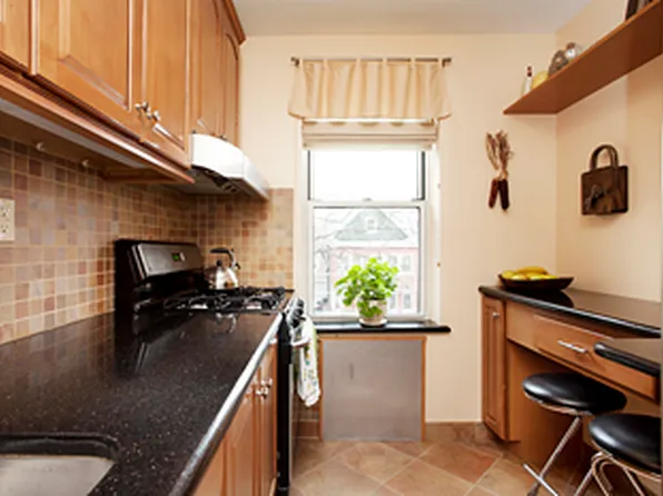 759 E. 10th Street image 1 of 6