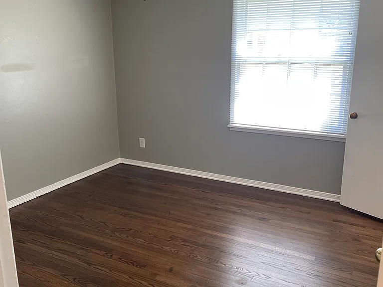 1611 Carlisle Ct — Photo 3