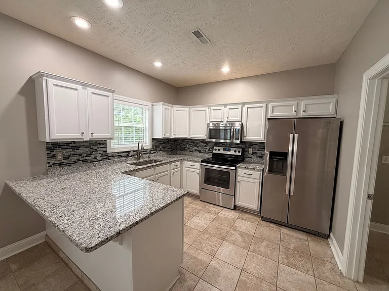 4517 Hammock Dr — Photo 7