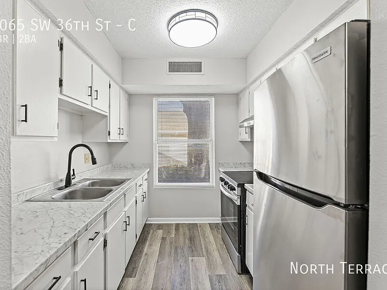 Capstone Townhomes — Photo 52