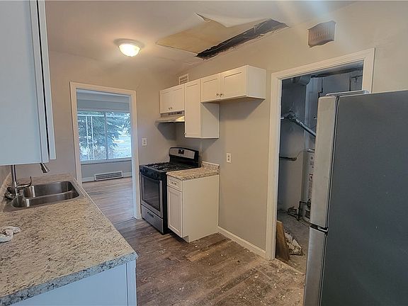 5th image of 23671 Hartland Dr