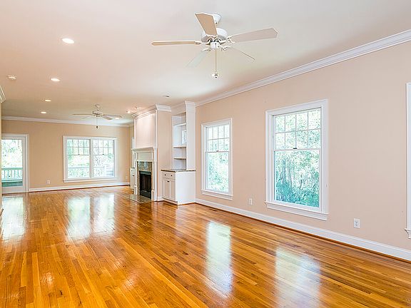 4th image of 135 Governors Dr