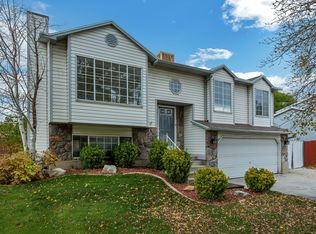 11262 S Farnsworth Ln, Sandy, UT 84070