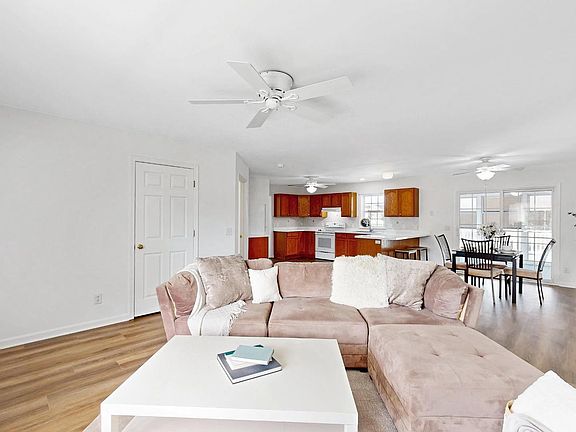 5th image of 30821 Farmview Ct