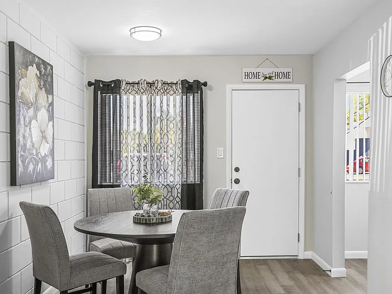 Bella Sol Apartments — Photo 16