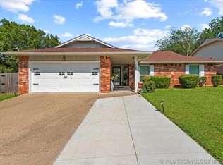 100 Canterbury Ct, Bartlesville, OK 74006