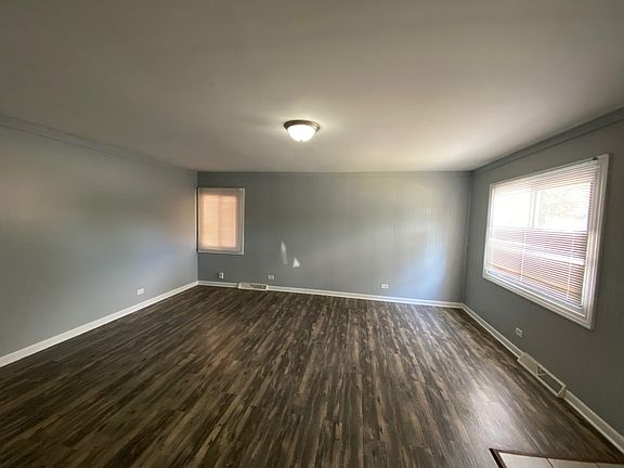 4th image of 15446 Dorchester Ave