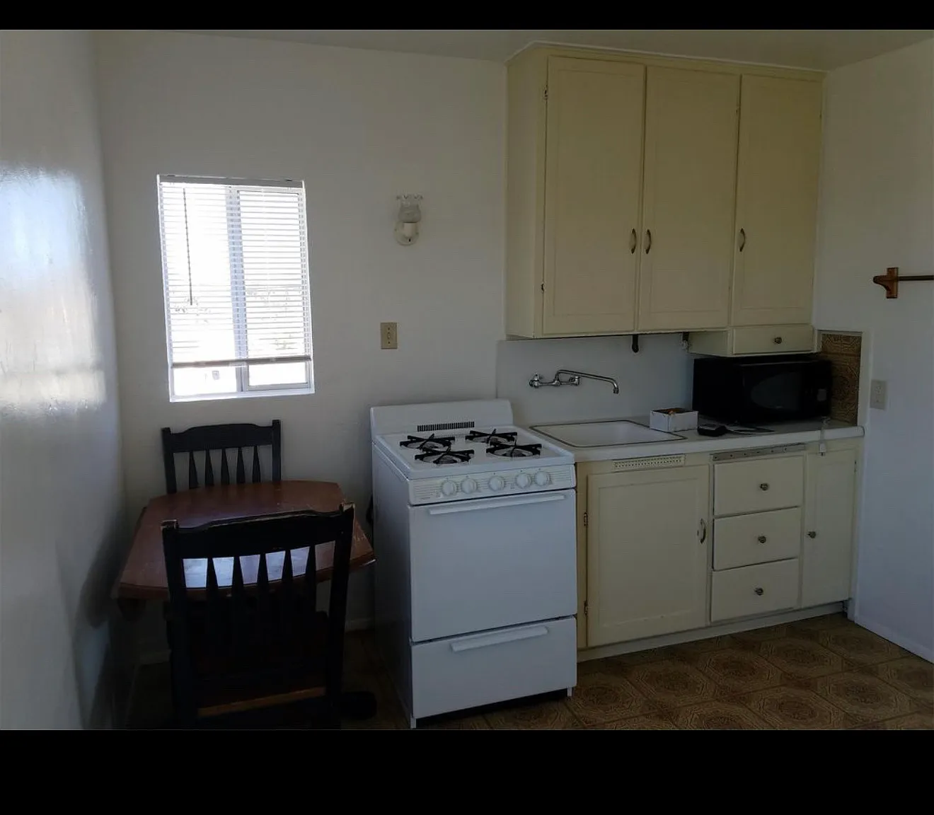 Studio, 650 sqft, $1,500 — Photo 4