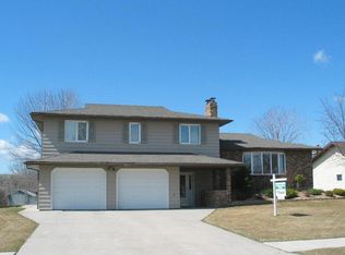 1324 Noble Cv, Grand Forks, ND 58201