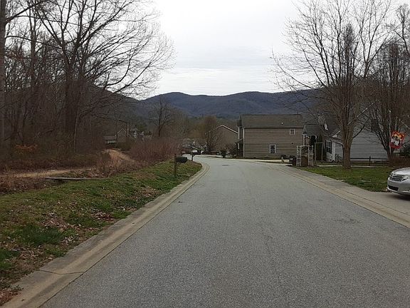 5th image of 245 Newberry Dr