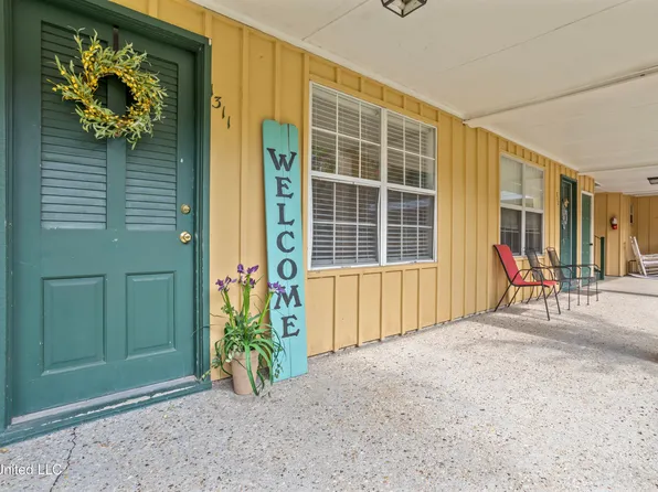 3310 Washington Ave APT 1311, Pascagoula, MS 39581