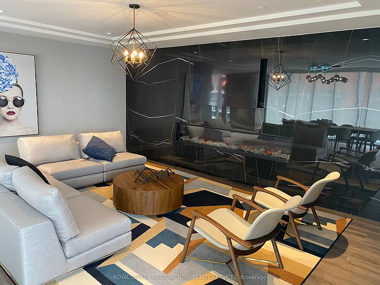 212 King William St E #423 — Photo 26