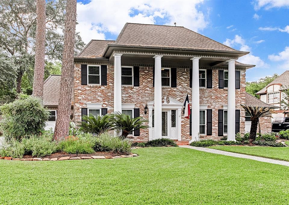 Located on a beautiful cul-de-sac street with mature trees, 5110 Pebble Springs is professionally landscaped with lovely flower beds.