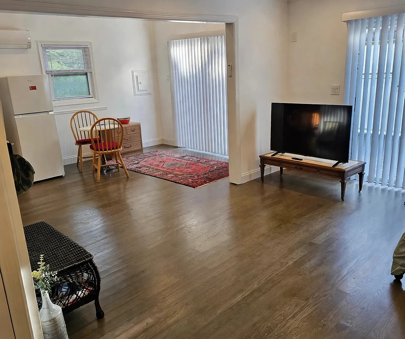 Year Round Studio Cottage, Minutes to Village, No Broker Fee — Photo 2