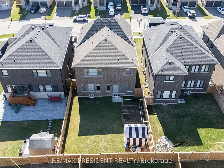 142 Prince Charles Cres — Photo 34