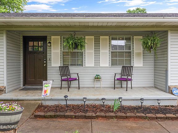 3rd image of 3046 Johnston Rd