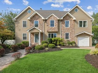 19 Barnsdale Rd, Wayne, NJ 07470