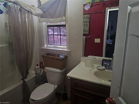 5th image of 2548 Strawberry Ln