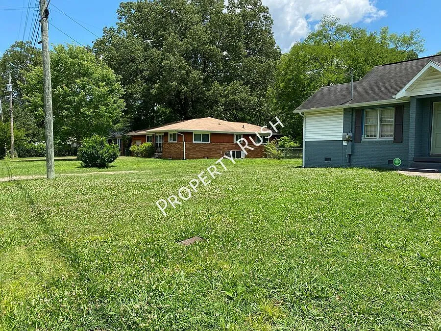 112 N Lovell Ave. - Charming 3 bed/2 bath home in Chattanooga! $1,695/mo. — Photo 3