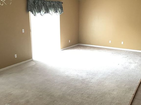 3rd image of 11829 Foxglove Dr