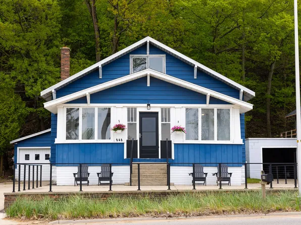 848 S Harbor Dr, Grand Haven, MI 49417
