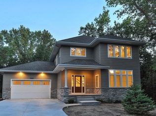 12605 Ridgemount Ave W, Minnetonka, MN 55305