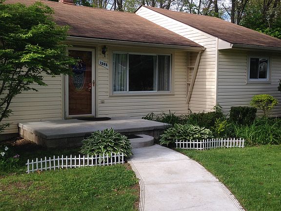 2nd image of 1203 Quinif Dr
