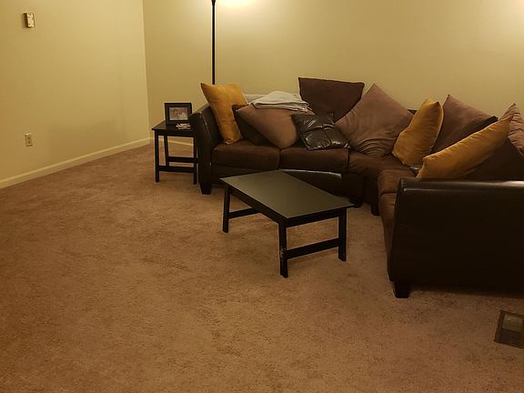 3rd image of 6 Applewood Cir