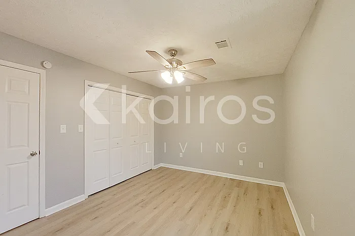 320 Deerpark Dr — Photo 16