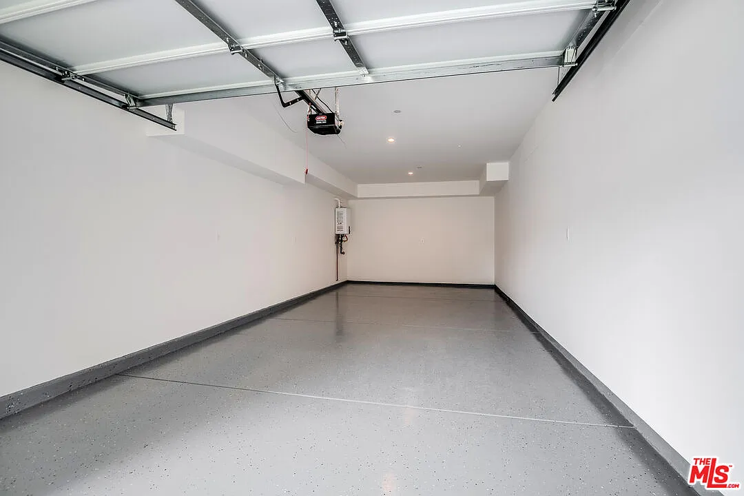 3 bed, 3.0 bath, 1600 sqft, $4,995 — Photo 3