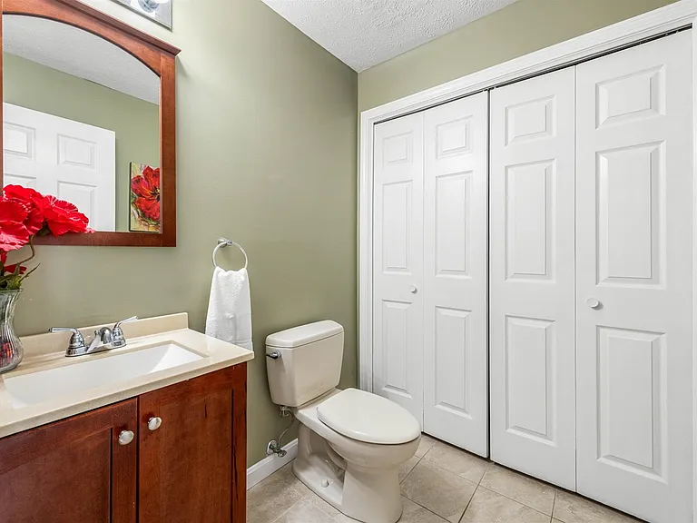 27 Glastonbury Dr — Photo 13