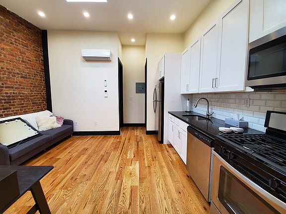2nd image of 760 Putnam Ave #4