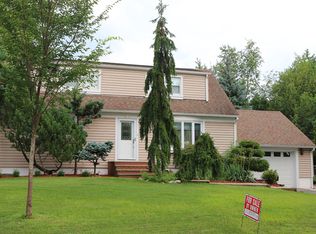 250 Buttonwood Dr, Paramus, NJ 07652