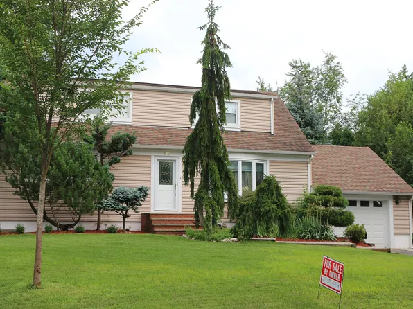 250 Buttonwood Dr, Paramus, NJ 07652