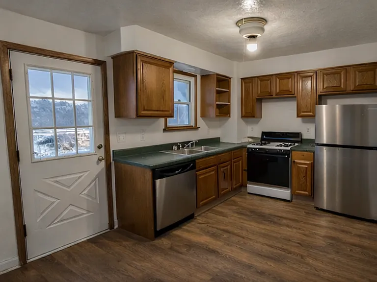 740 Large Ave — Photo 2