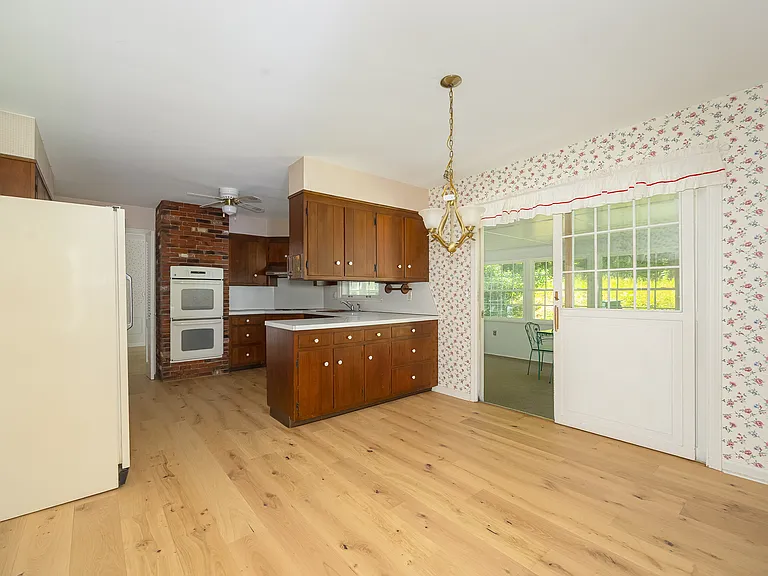 50 Aspinwall Rd — Photo 7