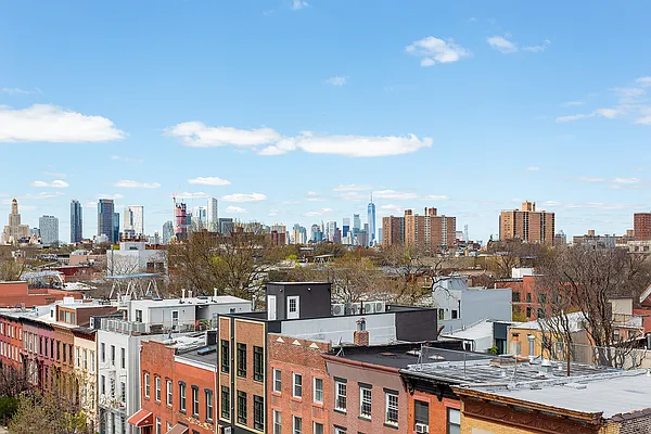 Sold by Modern Spaces | media 12