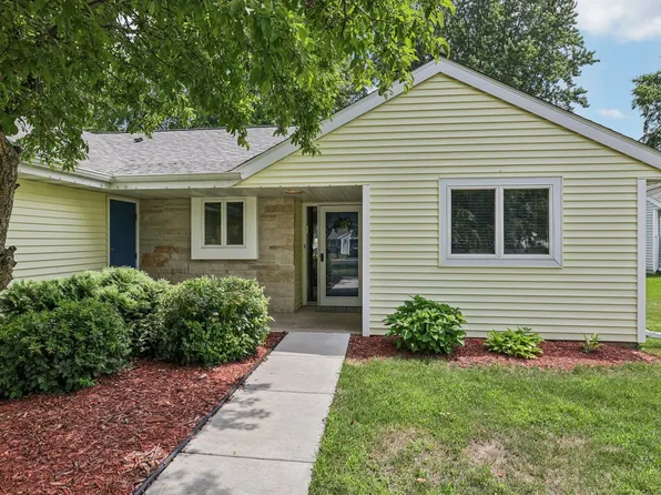 405 Lawn St, Cambridge, WI 53523