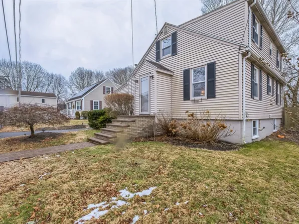 21 Wilson Rd, Somerset, MA 02726