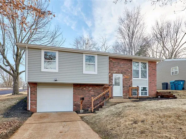2575 Robley Dr, Saint Louis, MO 63136
