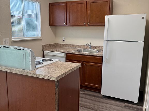 3rd image of 4624 SE 64th Ave APT 1